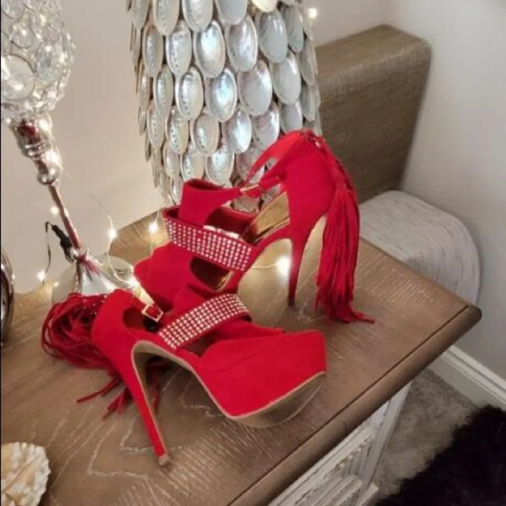 Red Shoedazzle size 6.5 gently used. - Picture 2 of 8